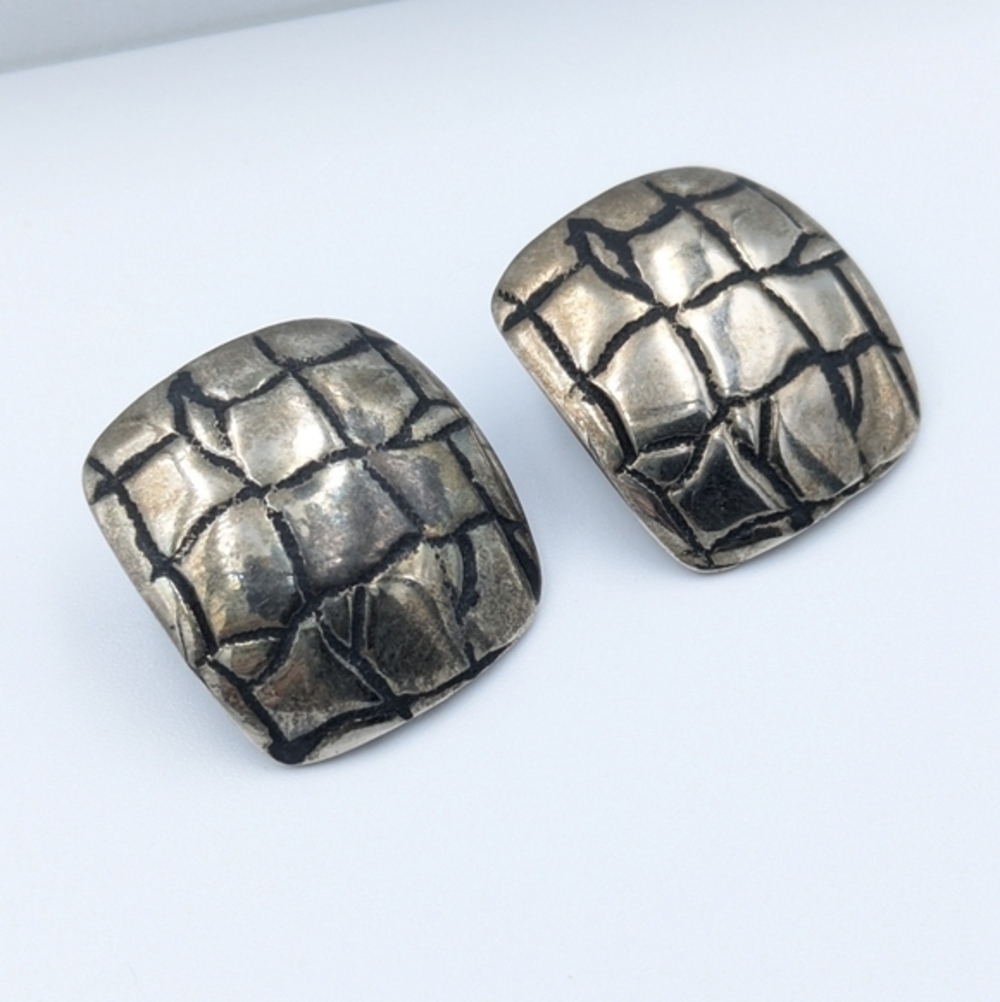 5/25$  Vintage silver tone geometric stud earrings metal